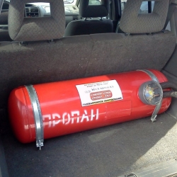Gas cylinder equipment for motor vehicles